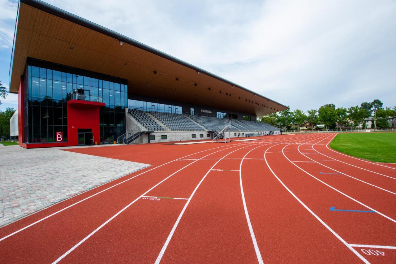 Stadium Hotel Valmiera Extérieur photo