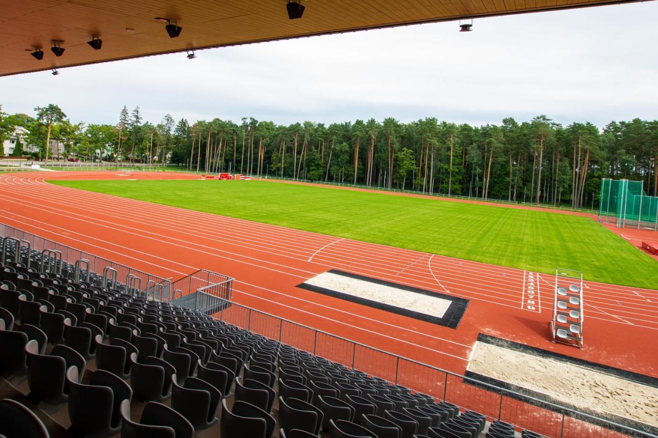 Stadium Hotel Valmiera Extérieur photo
